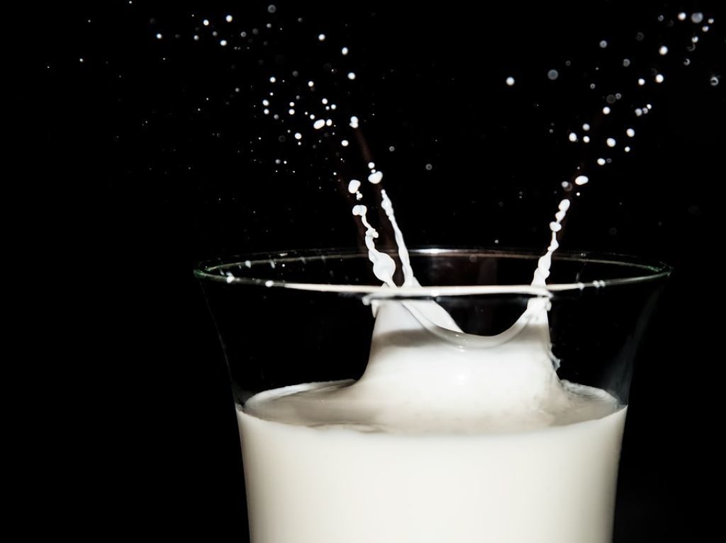 Laktosefreie Milch im Glas
