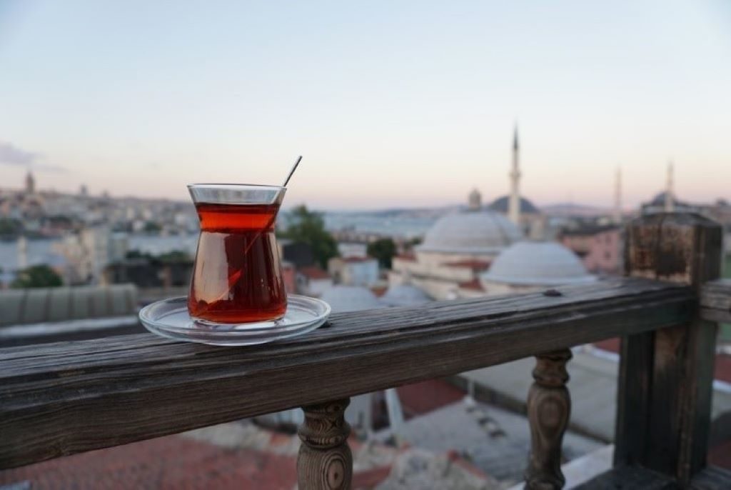 Türkischer Tee in einem Glas